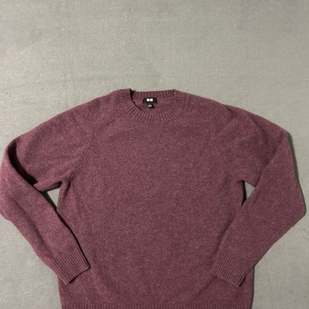 Uniqlo Men's Burgundy and Purple Jumper
